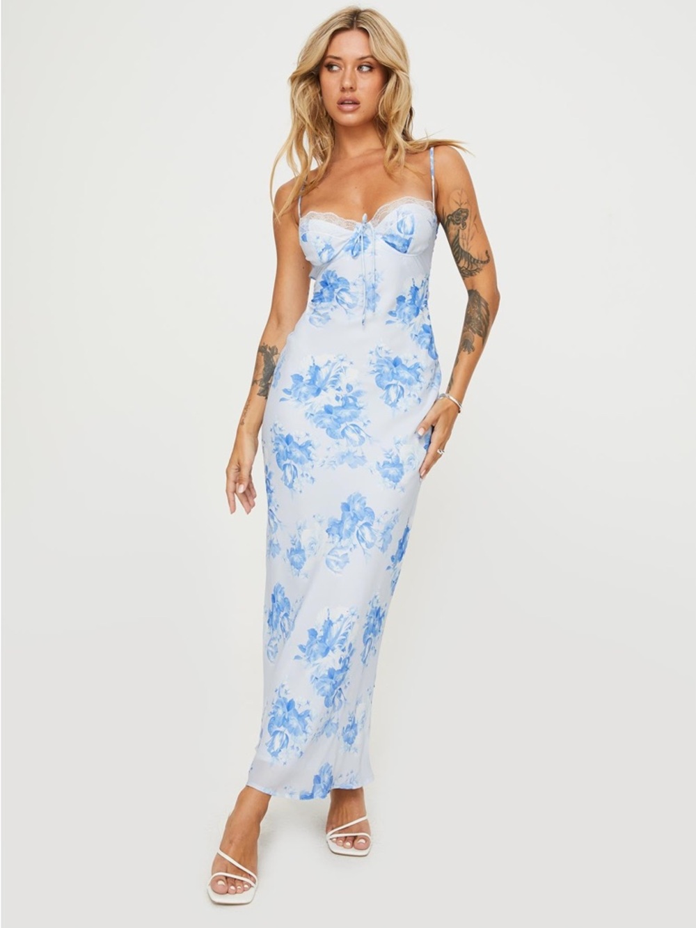 Princess Polly HAMRI MAXI DRESS WHITE/BLUE FLORAL NWT Size 10